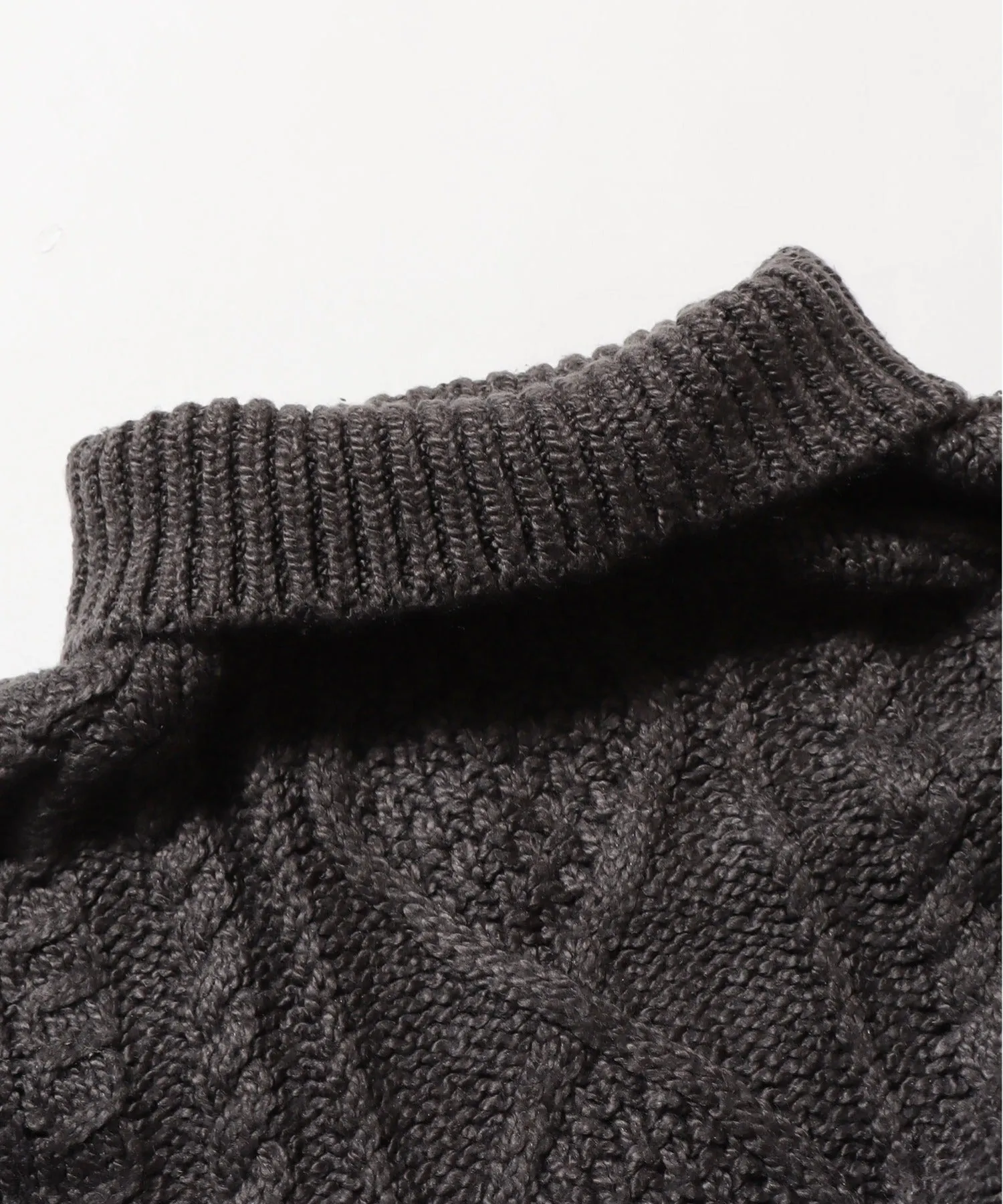 CABLE KNIT TURTLENECK