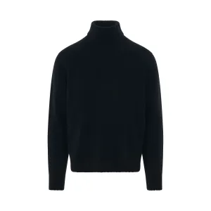 Curved Logo Turtleneck Sweater in Black/White