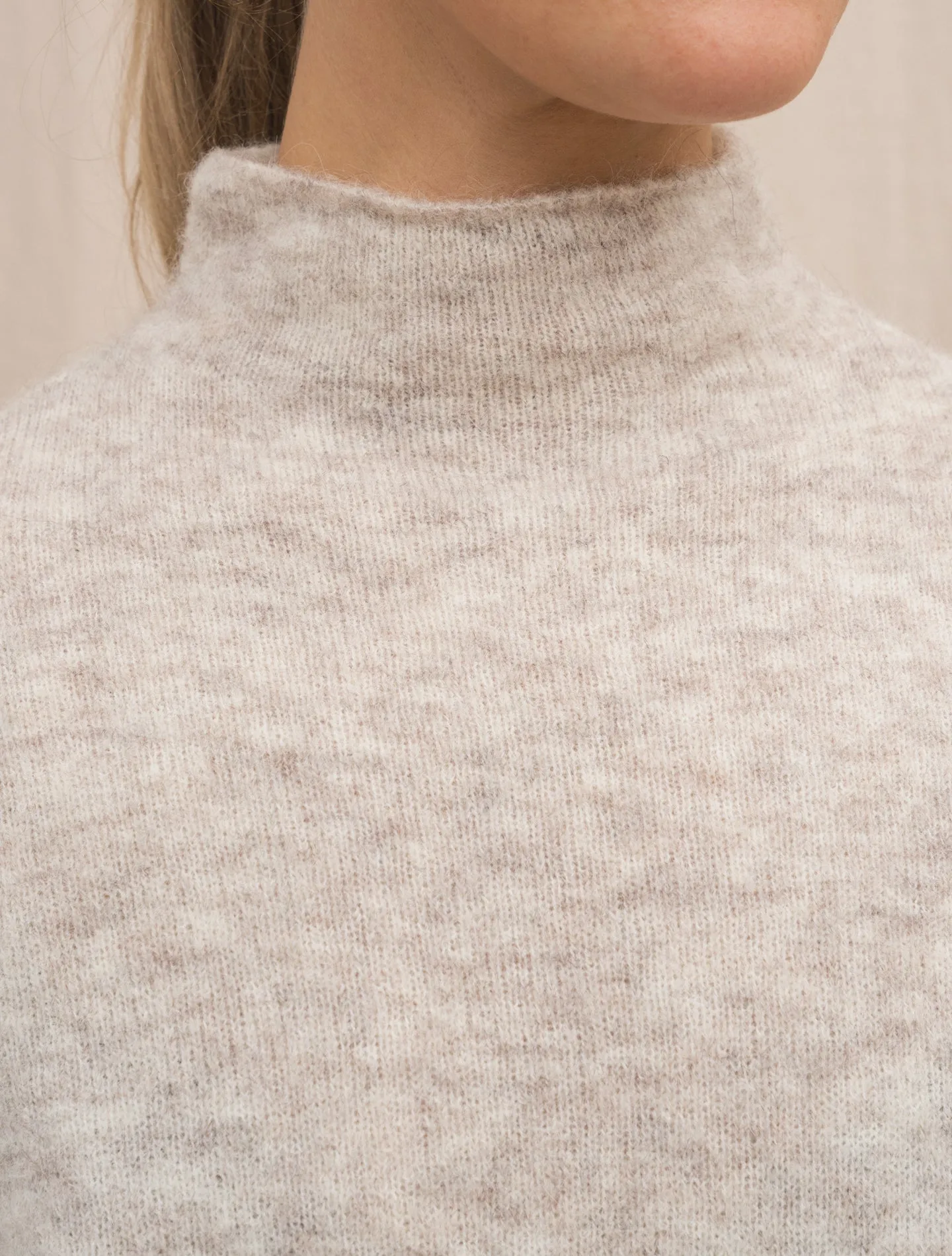 Knitted Alpaca Mockneck Beige
