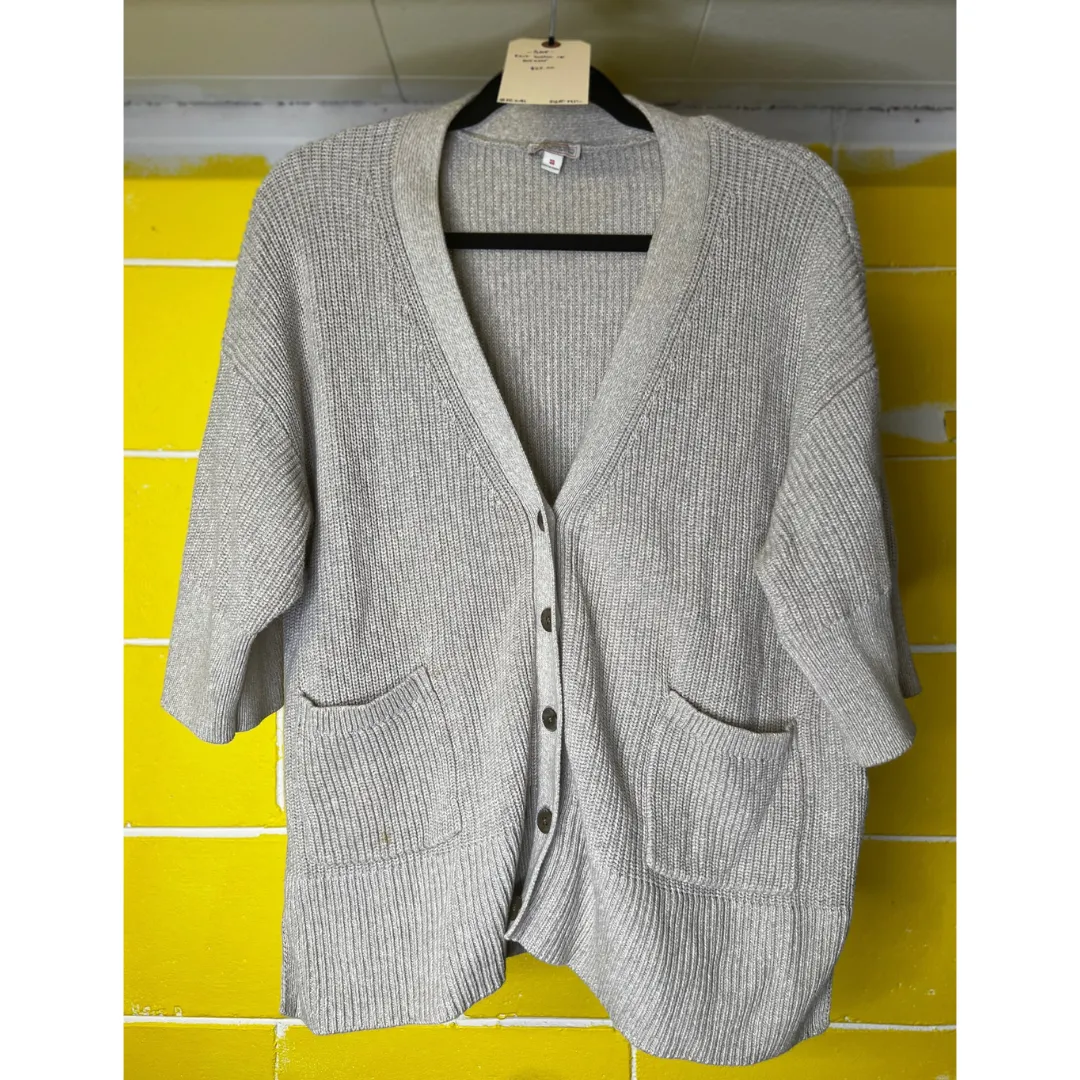 light grey short cardigan - m/l